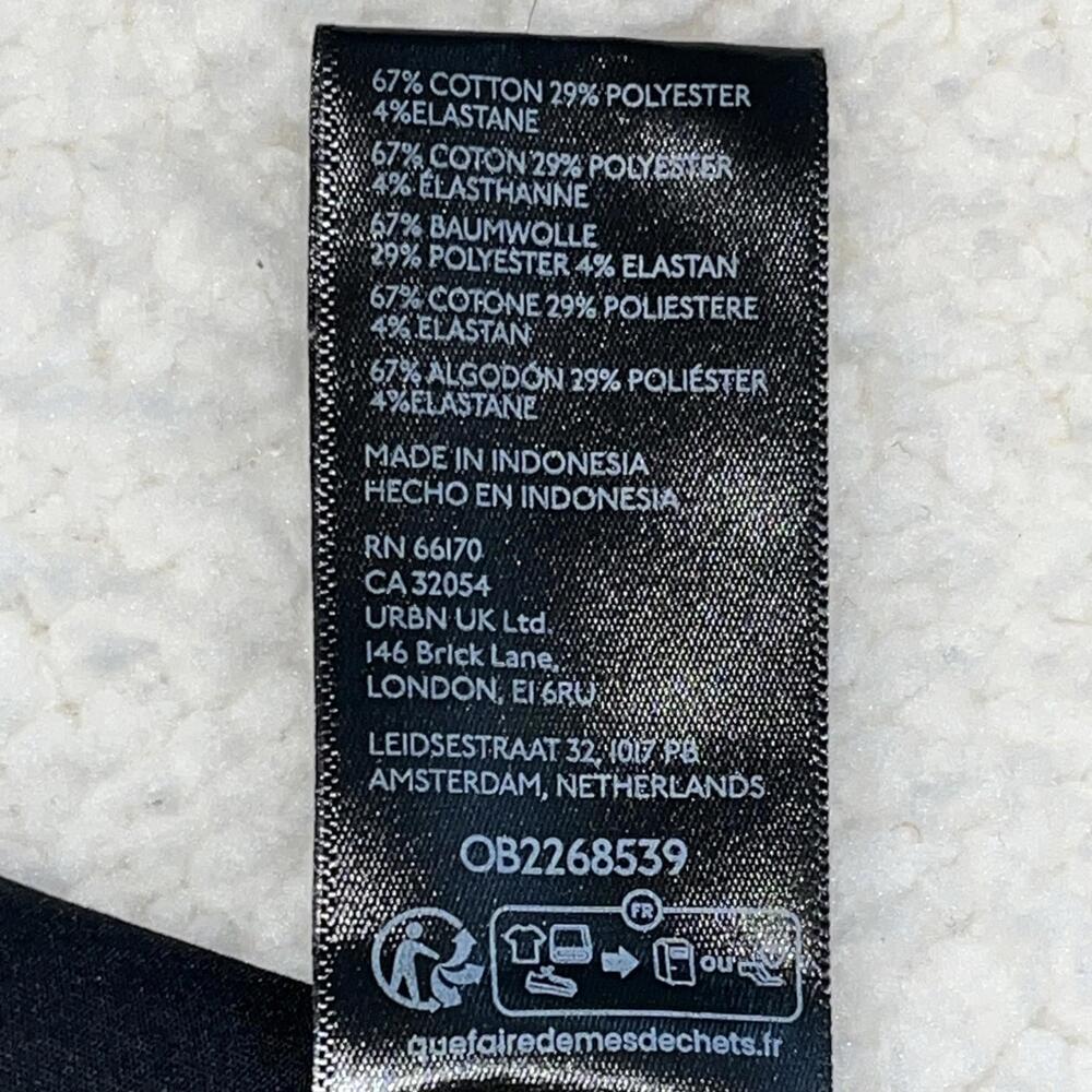 Urban Outfitters Women’s Sleeveless Button Front Collared Black Blouse XXS - Picture 11 of 11